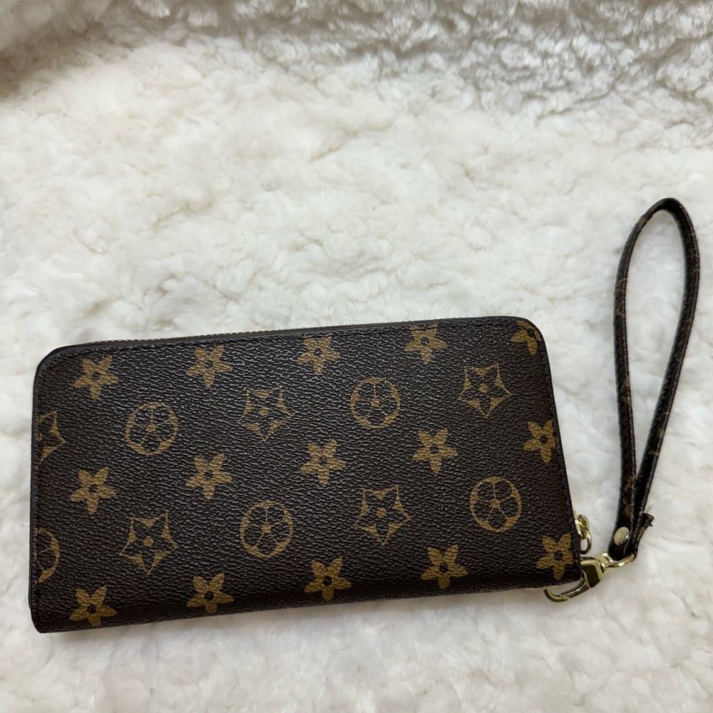 Women’s wallet, whit monogram